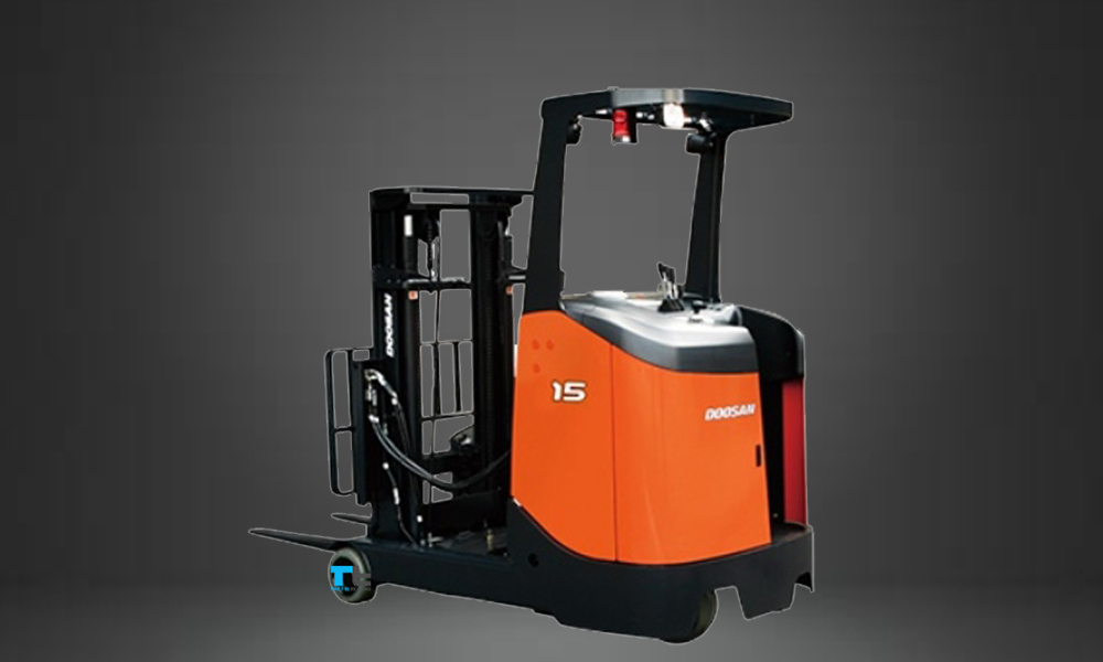 Xe nâng điện reach truck 1.5 tấn đứng lái Doosan nhập khẩu Hàn Quốc